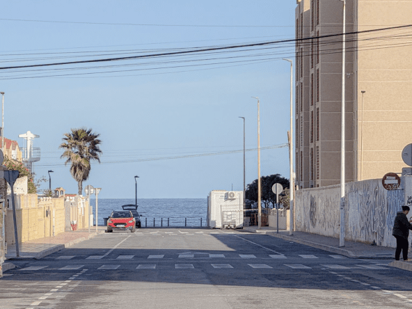 Pārdošanā dzīvoklis Torreviejas La Mata rajonā. Fantastisks dzīvoklis ar milzīgu terasi un tiešu skatu uz jūru, kas atrodas La Mata, Spānijā.