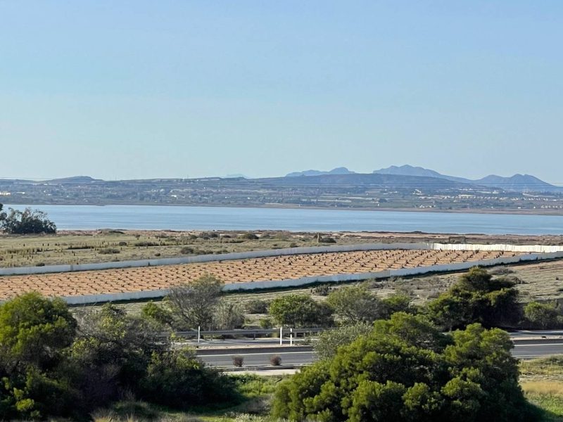 300 m līdz La Mata pludmalei — lēts dzīvoklis pārdošanai Torrevieja, Spānijā